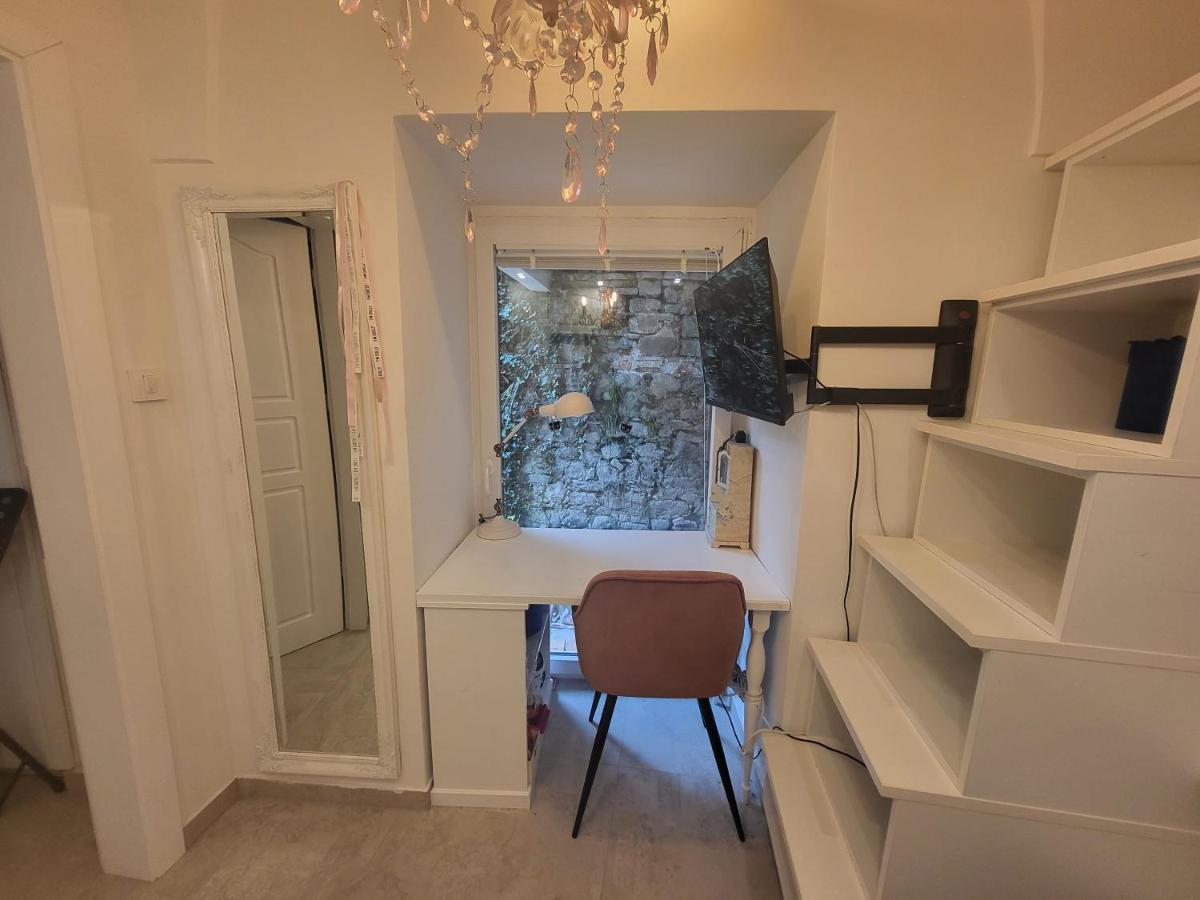 Vintage Apartment In The City Centre Old Town Любляна Экстерьер фото